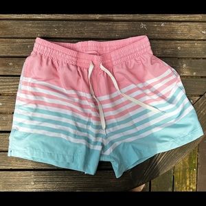 Chubbies The On The Horizons 4" (Lined Classic Swim Trunk) Men’s Large